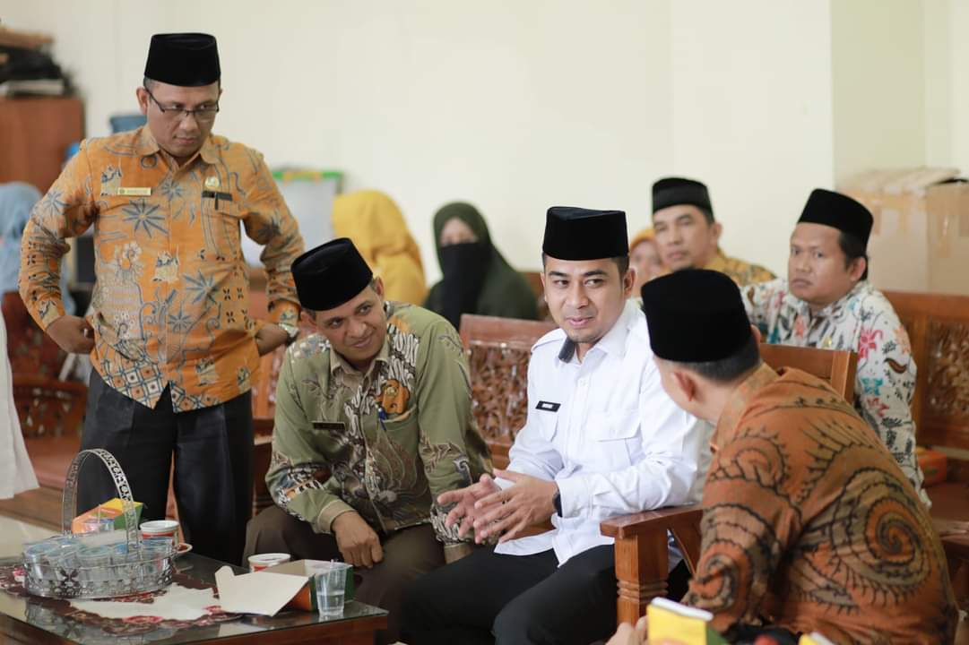 Wakil Wali Kota Solok Ramadhani Kirana Putra sambut Tim Penilai Anugrah Masjid Percontohan Tingkat Provinsi Sumatera Barat di Masjid Masjid Agung, Rabu (14/08/24) 